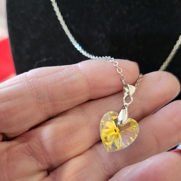 Women's white yellow Zircon Heart Pendant Necklace - Picture 3 of 8